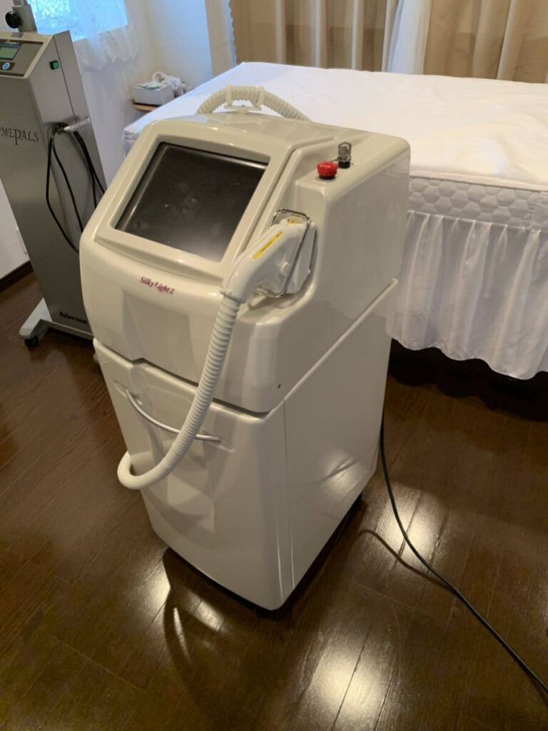 業務用脱毛機は中古でも売れる?年式・照射回数・ハンドピース・リース契約の査定基準 シルキーライト2 768x1024