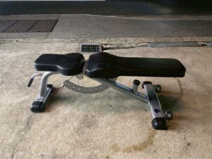 TUFFSTUFF(タフスタッフ)は高く売れる?パワーラック・スミスマシンの買取相場と解体・搬出の実情 タフスタッフ ベンチプレス 300x225 1