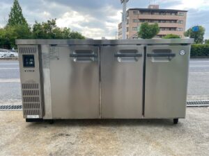 業務用厨房機器は何年落ちまで売れる?10年・15年前でも買取できる? フクシマガリレイ 3ドア 冷凍冷蔵コールドテーブル LMU 151PE