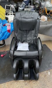 重いマッサージチェアは出張買取できる?搬出・階段・処分費用を解説 フジ医療器 家庭用電気 マッサージチェア ブラック TRADDY ET23 TR 40