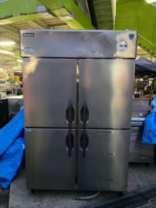 法人のリース満了機器を売る前の所有権チェック|買取契約との順番 大和冷機 4ドア縦型冷凍冷蔵庫 200V 433YS2 EC