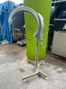 理容室の閉店で設備をまとめて売るには?バーバーチェア・サインポール・理容機器の買取 大広製作所 促進機 わくわく21 スタンドタイプ