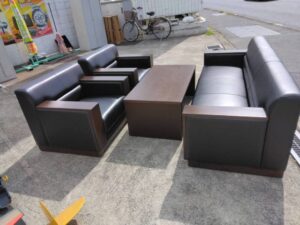 古い事務机・ロッカー・キャビネットは売れる?処分前に確認したいポイント 応接セット 応接ソファテーブルセット