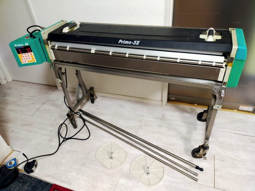 クロス屋・内装業者の廃業時に工具・材料・糊付け機をまとめて売るには? 極東自動糊付機 PimeSⅡ 1024x768