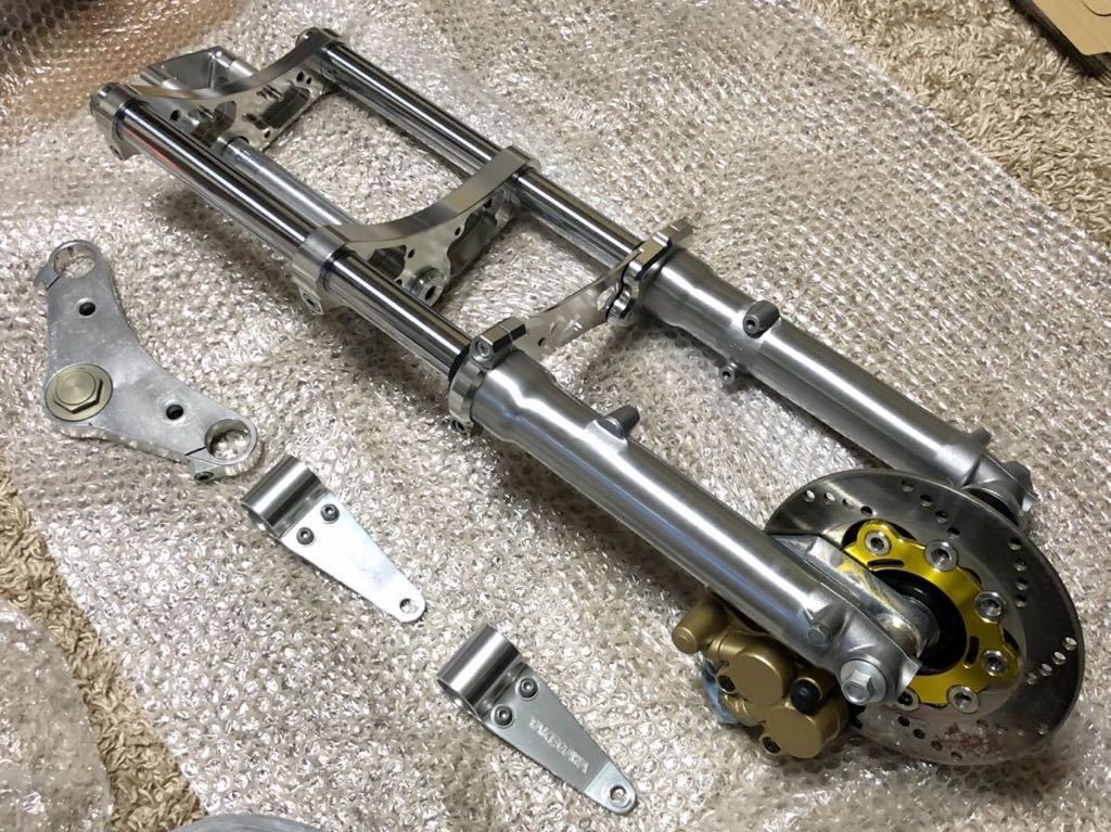 SP武川のボアアップキットは中古でも売れる?エンジン・シリンダーヘッドの買取ポイント 武川TAKEGAWAタケガワ φ27フロントフォーク ディスク