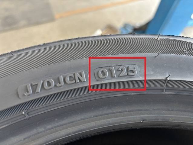 スタッドレスタイヤは何年落ちまで売れる?製造年・溝・劣化の査定基準 買取UP