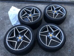 フェラーリ　F8 純正20インチタイヤホイールセット