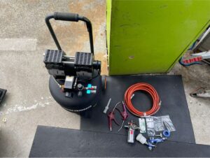 ASTRO PRODUCTS 縦型静音 エアーコンプレッサー　AP040962