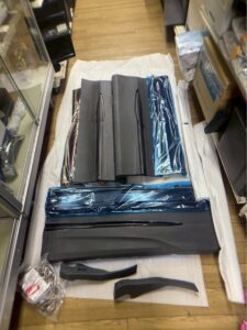 ノア　ヴォクシー　80系　モデリスタ サイドスカート　D2611-43210-00