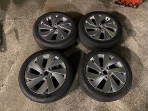 VW ワーゲン　ゴルフ8 純正17インチタイヤホイールセット