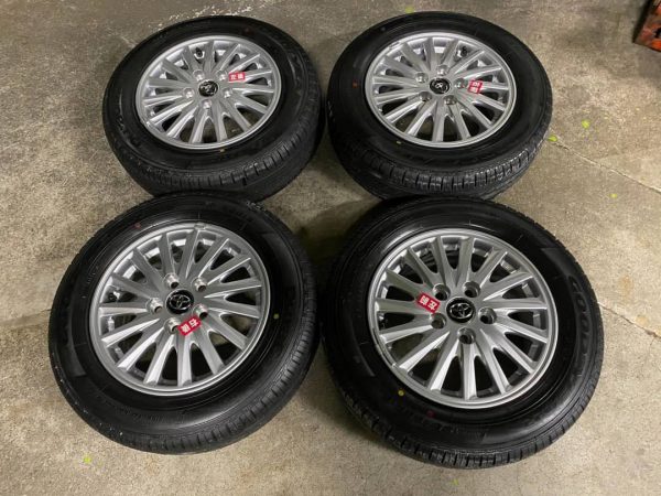 新車外し　VOXY 80系　純正15インチタイヤホイールセット