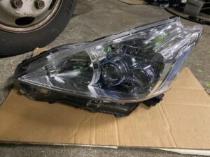 プリウスα ZVW40 純正左ヘッドライト MD E13 13132