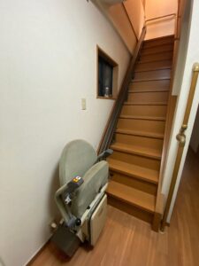 12 73 e1725872095336.クマリフト 階段昇降機 介護 直線 425cm