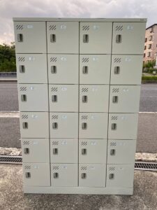 PLUS 24人用　シューズロッカー　シューズボックス　