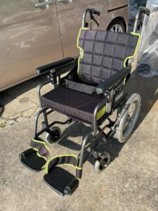 カワムラサイクル　介助式アルミ車椅子 車いす KM22-40SB-M