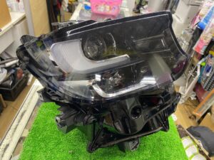 マツダ　CX-60 kH5P Kh3P 純正右ヘッドライト　stanley w6076