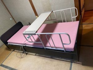 パラマウントベッド　Aura2モーター　電動介護ベッド マットレス付き