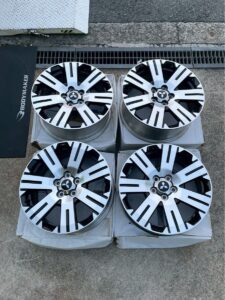 デリカ　D5 純正18インチホイールセット