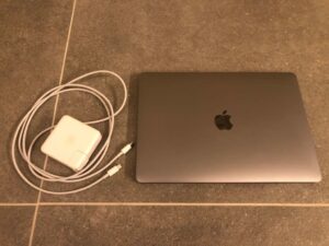 Apple MacBook Pro M1 8GB 13.3インチ　A2338 スペースグレー　SSD256GB