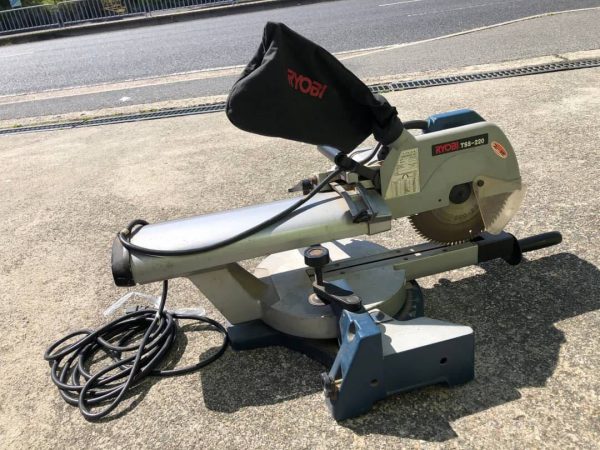 Ryobi リョービ　卓上スライド丸ノコ 切断機　TSS-220