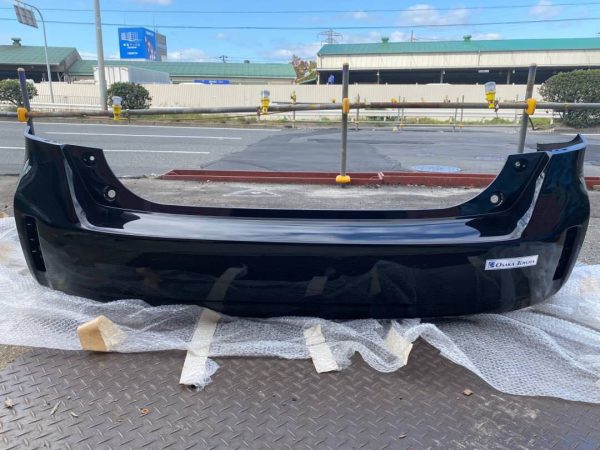 新車外し　プリウスα 純正リアバンパー52150-47050 前期