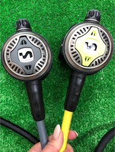 SCUBAPRO スクーバプロ　Titanitum チタニウム　レギュレータ　オクトパス　ゲージ