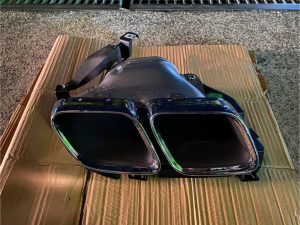 新車外し　希少　AMG GT63S 右マフラーカッター　A290885 66 01