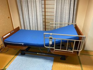 パラマウントベッド　電動介護ベッド　楽匠　KQ-82340