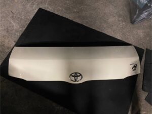 200系ハイエース 7型　純正ボンネット