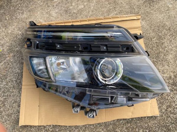 ヴォクシー VOXY ZRR80 前期 純正右ヘッドライト LED 28-229