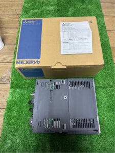  三菱電機　MITSUBISHI ACサーボアンプ　MR-J4-200B