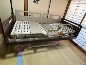 パラマウントベッド　電動介護ベッド　マットレス付き