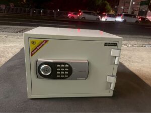 Diplomat ディプロマット　デジタル テンキー式 耐火金庫