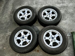  200ランクル　KEELER  18インチスタッドレスタイヤ