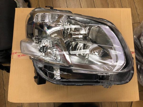 未使用　タント　LA600S/LA610S 純正右ヘッドライト ICHIKOH 1917