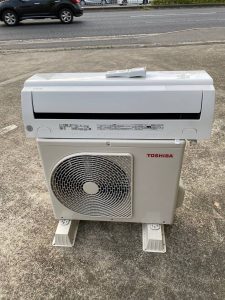 TOSHIBA 東芝 ルームエアコン 6畳　RAS-F221M 2019年製