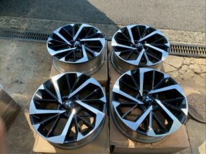 アウトランダー　PHEV 純正20インチホイールセット