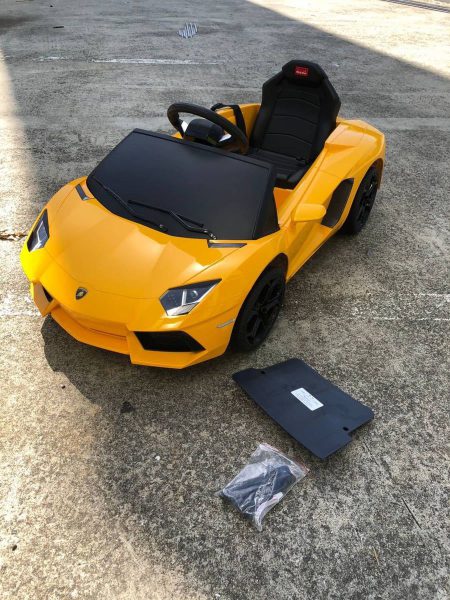 ランボルギーニ　アヴェンタドール　電動乗用ラジコン　電動乗用玩具