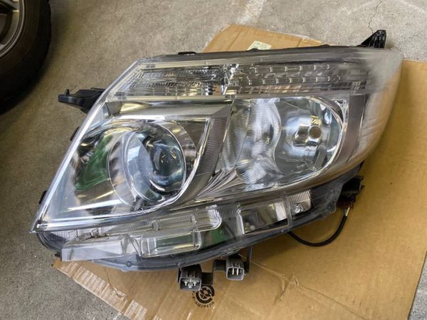ノア　前期　ZRR80W 純正右ヘッドライト28-227