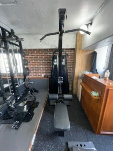 エボルギア　業務用 トレーニングマシン　ラットプルダウン