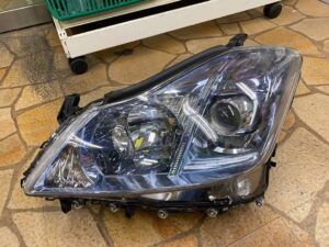 トヨタ　クラウン　GRS200 純正左ヘッドライト HID stanley P7078