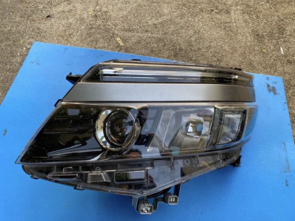 ヴォクシー VOXY ZRR80 純正左ヘッドライト 28-229