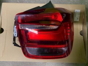 BMW 1シリーズ　F20 純正右テールランプ　63 21 7 241 544-07