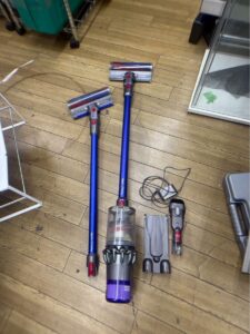 Dyson ダイソン コードレスクリーナー　SV14