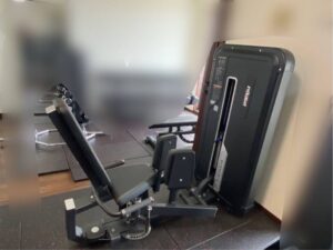 ジム閉店時のトレーニングマシン一式買取|大型搬出・解体・査定手順 EVOLGEAR 業務用アブダクター E3089A