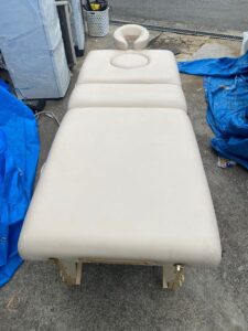 業務用美容機器は何年落ちまで売れる?スチーマー・促進器・美容サロン設備の査定基準 FONTANA フォンタナ VENEZIA ベネチア折りたたみ エステベッド 施術ベッド マッサージベッド