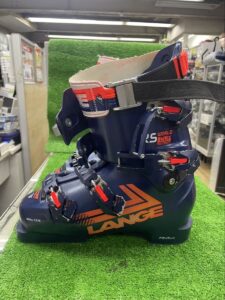 スキー板は何年前まで売れる?古いスキー用品の買取事情 LANGE ラング RS WORLDCUP ZA