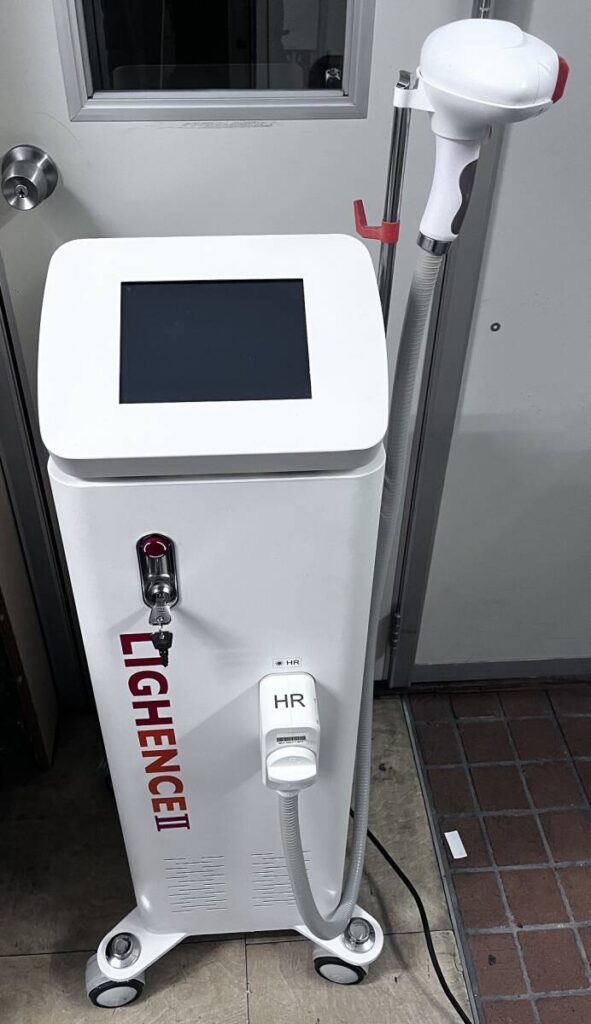 業務用脱毛機は中古でも売れる?年式・照射回数・ハンドピース・リース契約の査定基準 LIGHENCEⅡ ライエンス2 脱毛器 591x1024