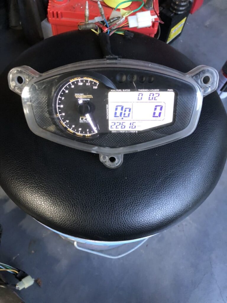 SP武川のバイクパーツは高く売れる?モンキー・ゴリラ用カスタムパーツの買取相場と査定基準 u1108195466.1.アドレス V125 武川スーパーマルチLCDメーター 15000円前後 768x1024