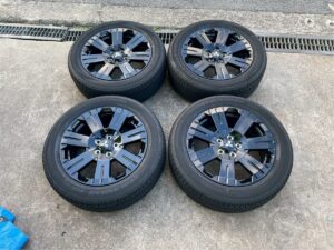 デリカD5 シャモニ　純正18インチタイヤホイールセット